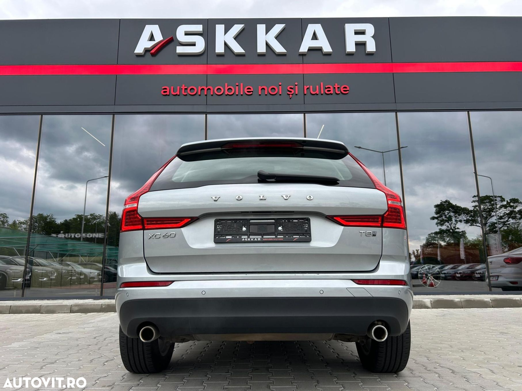 Volvo XC 60 T8 Twin Engine AWD Geartronic Momentum - 6