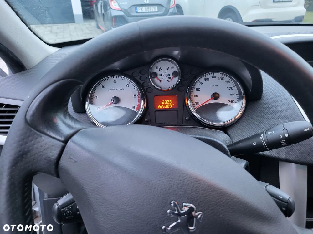 Peugeot 207 1.6 HDi - 18