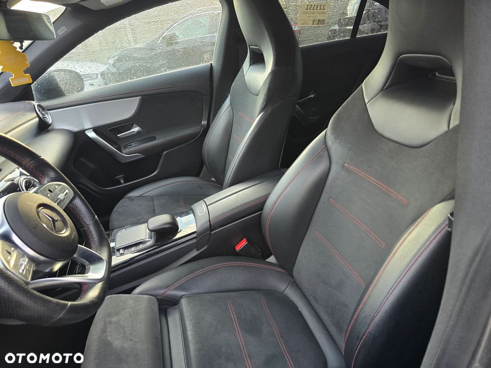 Mercedes-Benz CLA 180 7G-DCT AMG Line - 12