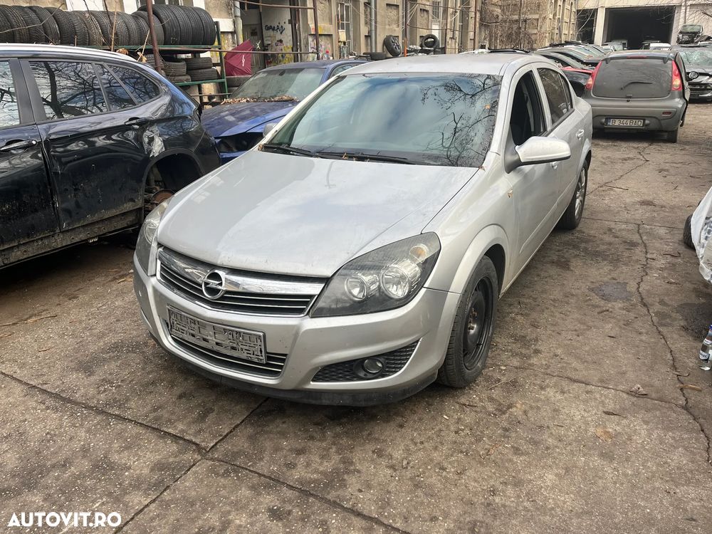 Dezmembrez Opel Astra H sedan gri argintiu Z157 1,6 benzina 2008 - 5