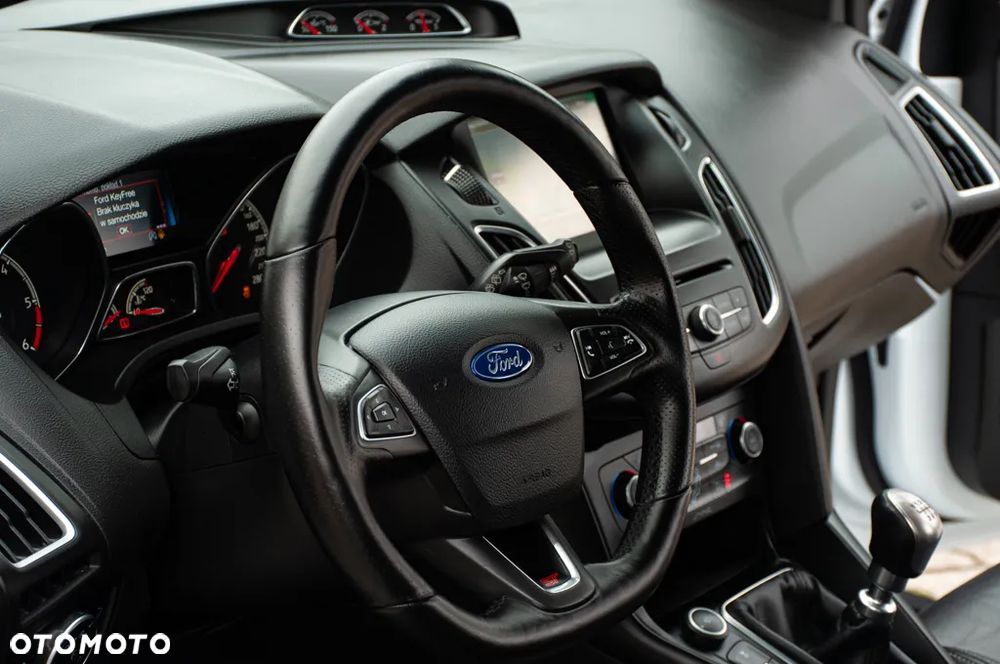 Ford Focus 2.0 TDCi ST mit Leder-Exclusiv-Paket - 24