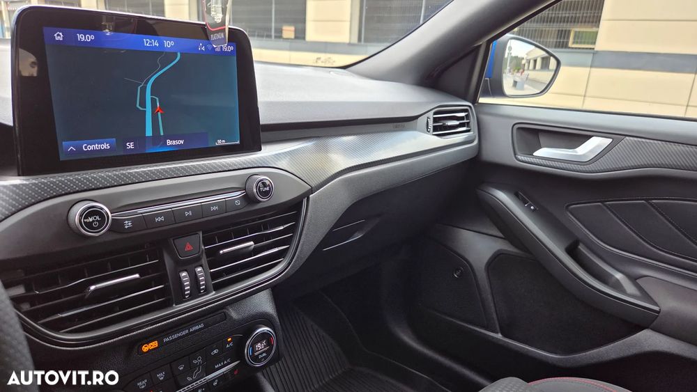 Ford Focus 1.5 EcoBoost ST-Line - 12