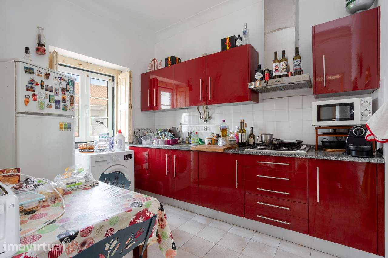 Apartamento T2 inserido no 1º andar de uma moradia bi familiar situada - Grande imagem: 3/25