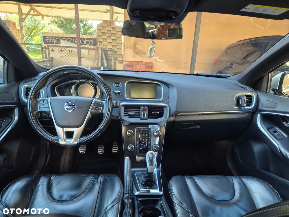 Volvo V40 D2 R Design - 10