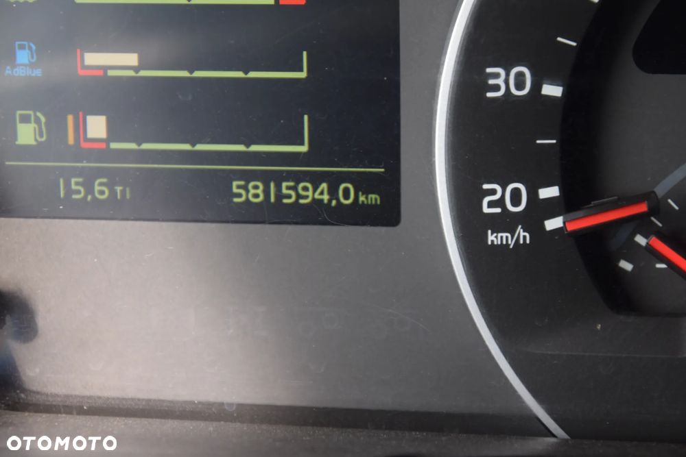 Volvo FH500 / EURO 6 / KLIMATYZACJA POSTOJOWA / ACC / LEDY / 2 ZBIORNIKI / FULL SPILERY / SERWISOWANY / SPROWADZONY - 29