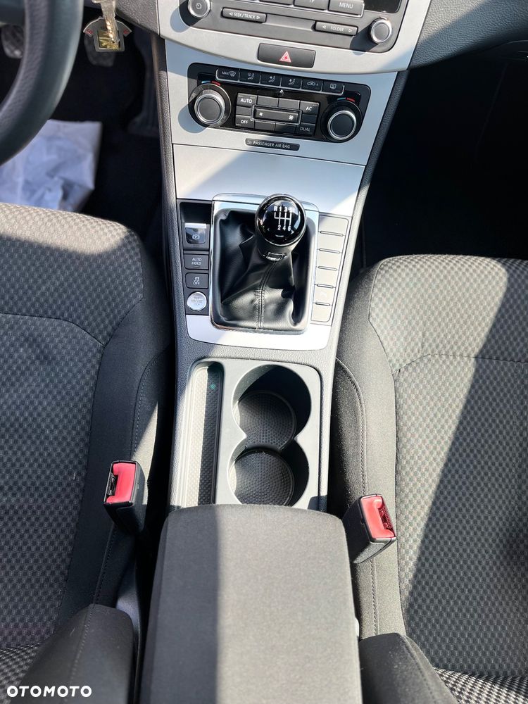 Volkswagen Passat 1.8 TSI Comfortline - 17