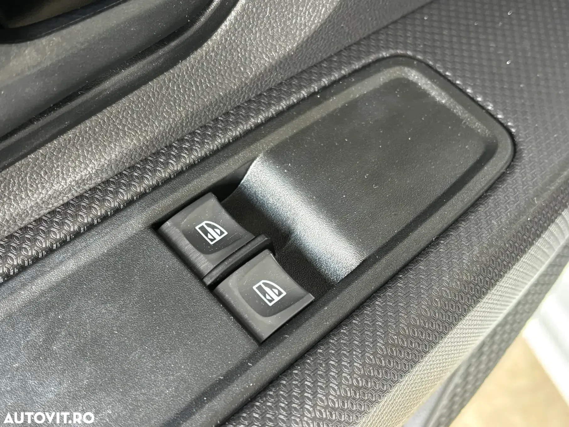 Dacia Logan TCe 90 Essential - 26