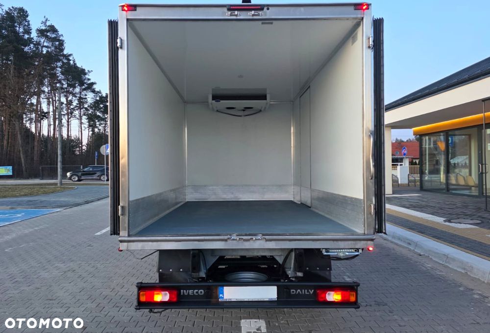 Iveco ❗️❗️DAILY 3.0 180Km 50C18 JAK NOWY ❗️❗️NOWY MODEL / CHŁODNIA MROŹNIA -32 +32 / ZASILANIE 230V / PIERWSZY WŁASCICIEL / NAVI / KAMERA COFANIA / FULL LED / TEMPOMAT AKTYWNY / BLIŹNIAKI / GRUBA SCIANKA / ZABUDOWA IGLOOCAR / AGREGAT CARRIER / WERSJA WZMOCNIONA / FULL OPCJA / SERWIS ASO / SALON POLSKA / 35C15 50C15 35C18❗❗ JAK Z SALONU - NOWY -❗❗ - 6
