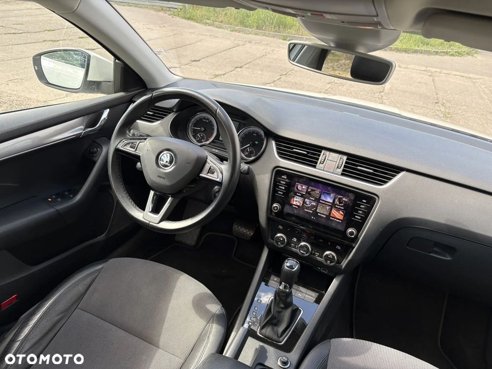 Skoda Octavia 2.0 TDI DSG Style - 29