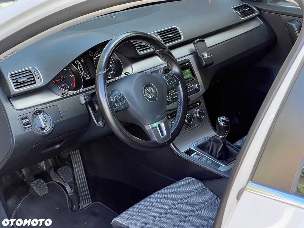 Volkswagen Passat - 13