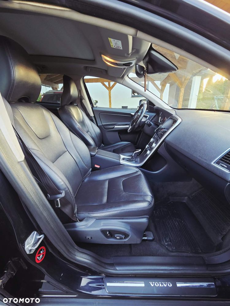 Volvo XC 60 D4 AWD Summum - 4