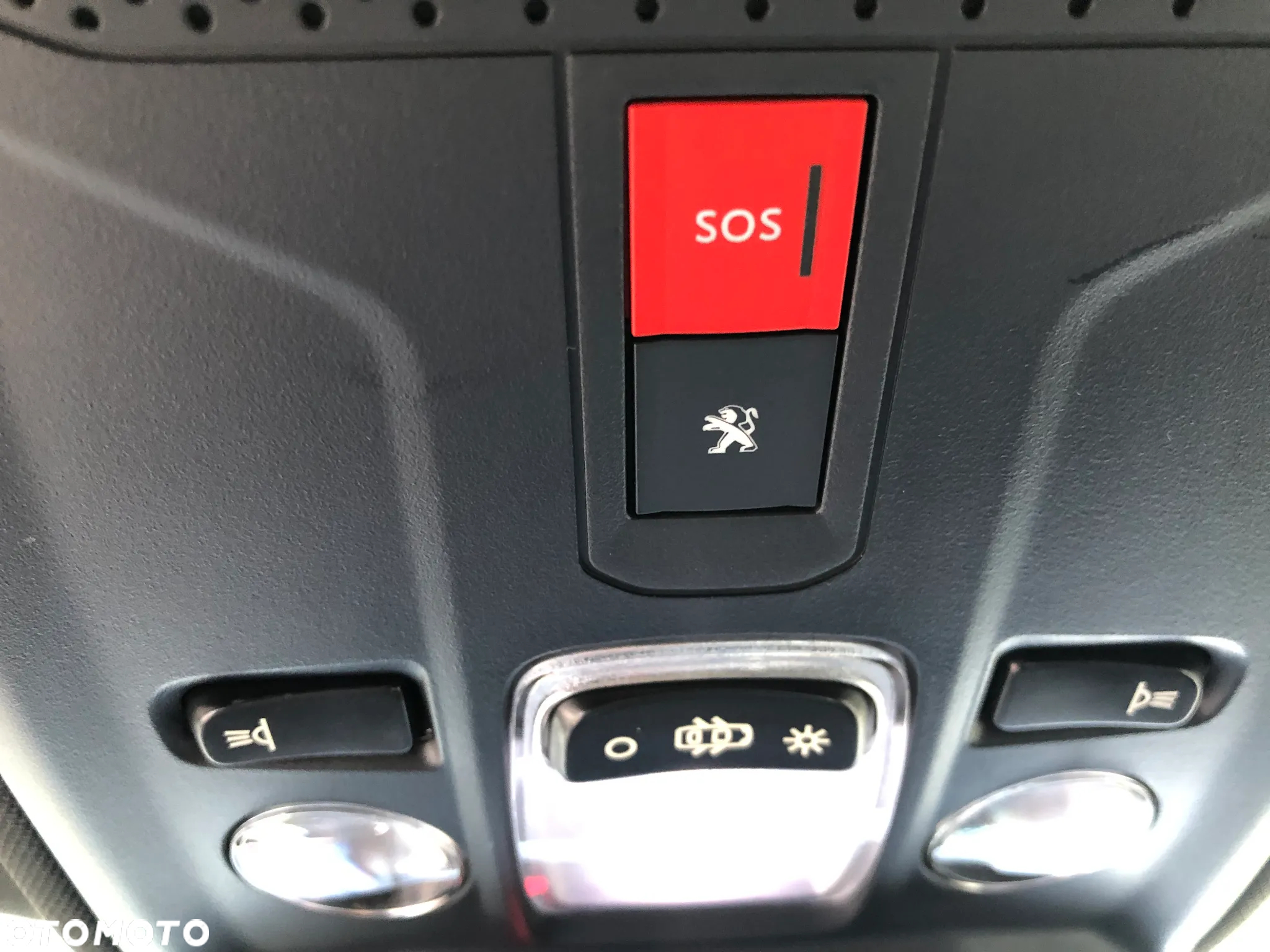 Peugeot 2008 1.2 PureTech Allure S&S EAT8 - 32