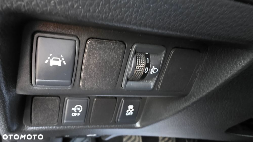 Nissan Qashqai 1.2 DIG-T N-Connecta EU6 - 32