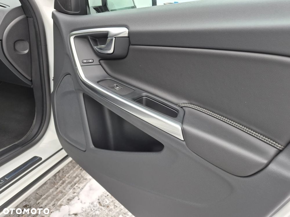 Volvo S60 D4 Geartronic Linje Svart - 28