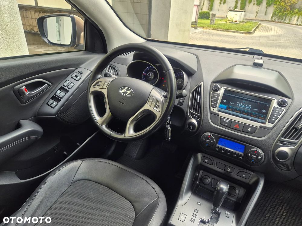 Hyundai ix35 2.0 CRDi 4WD Automatik Fifa World Cup Gold Edition - 16