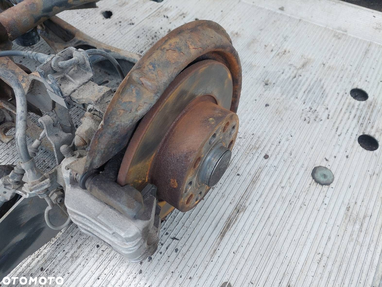 KOMPLETNE ZAWIESZENIE BELKA SANKI TYŁ AUDI A3 8P HB 3D - 4