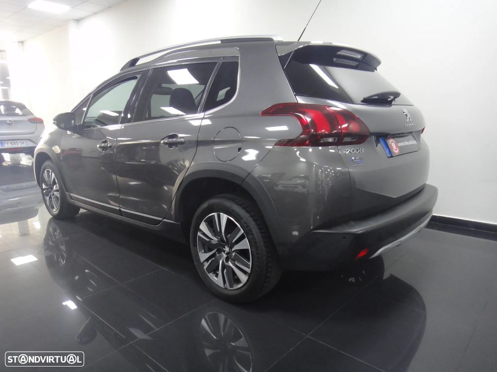 Peugeot 2008 PureTech 110 Stop&Start EAT6 Allure — fotografia 6