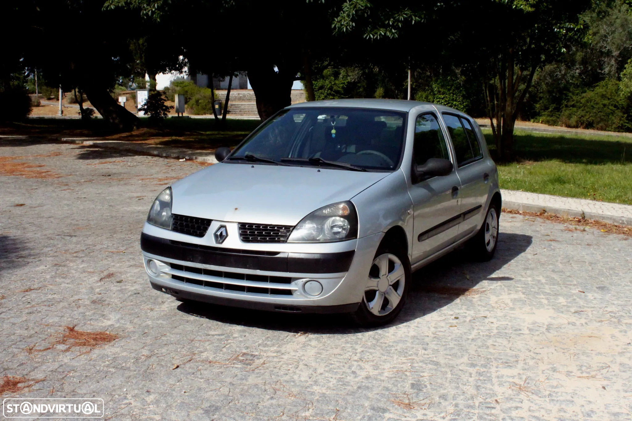 Renault Clio 1.2 16V Confort Authentique - 2