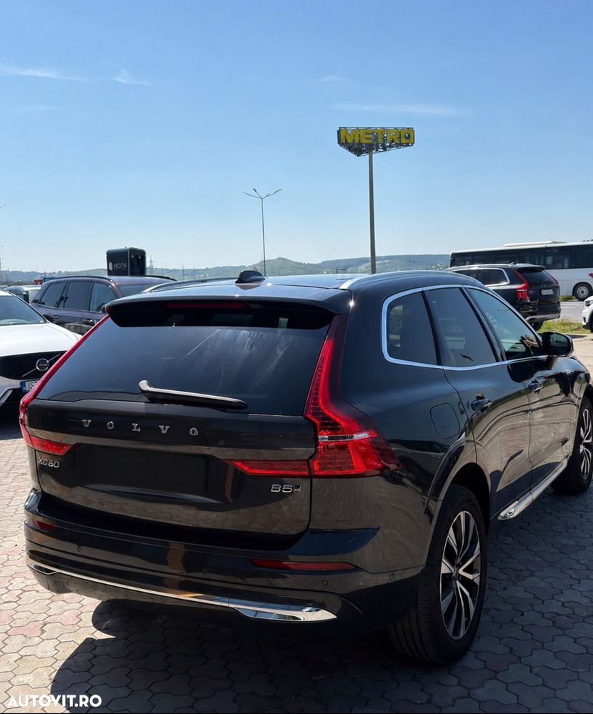 Volvo XC 60 B5 AT AWD MHEV Plus Dark - 4