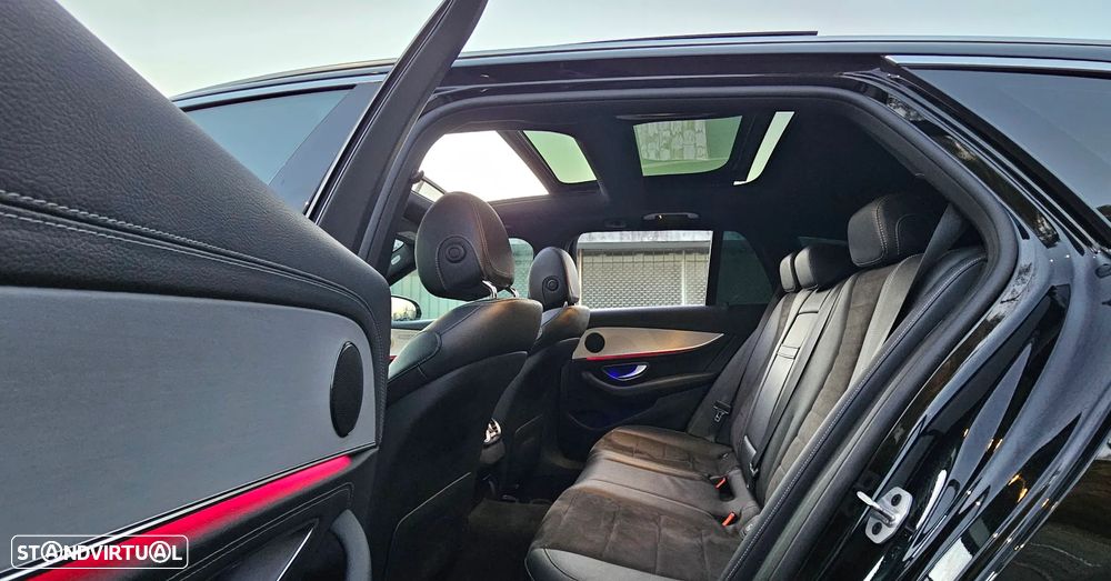 Mercedes-Benz E 300 de 4Matic 9G-TRONIC AMG Line - 23