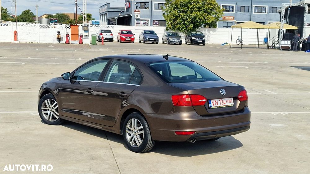 Volkswagen Jetta 1.6 TDI DSG Blue Motion Technology Life - 27