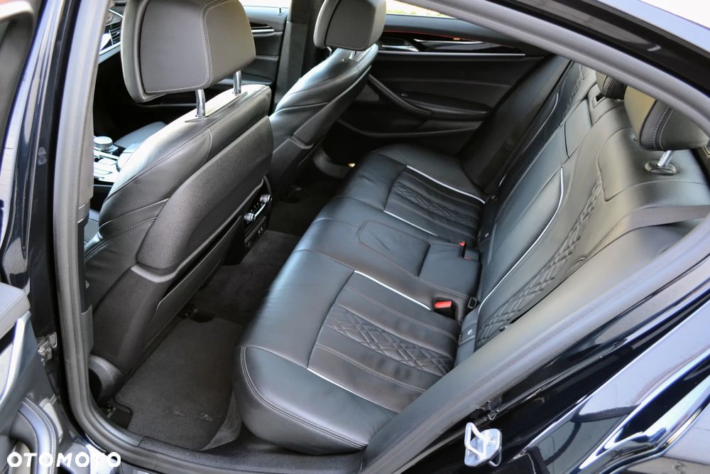 BMW Seria 5 M550i xDrive sport - 21