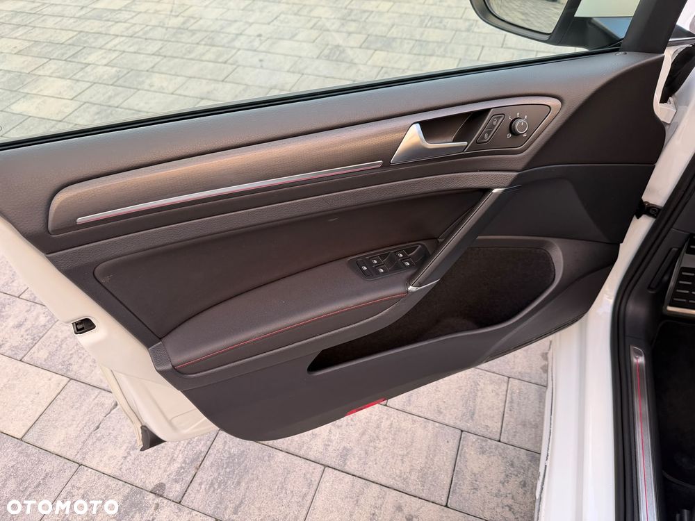 Volkswagen Golf GTI (BlueMotion Technology) DSG Performance - 29