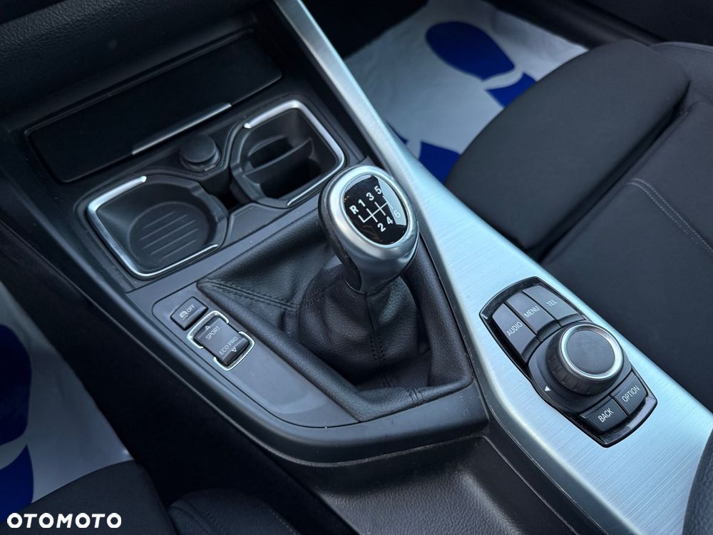 BMW Seria 2 218d Sport Line - 15