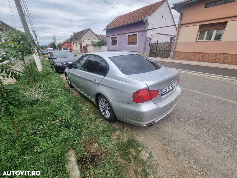 BMW Seria 3 318i Touring Aut. Edition Sport - 3