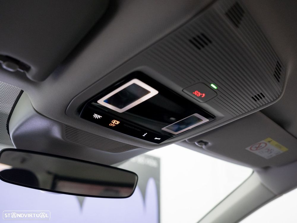 VW Passat Variant 1.5 TSI eHybrid DSG - 36