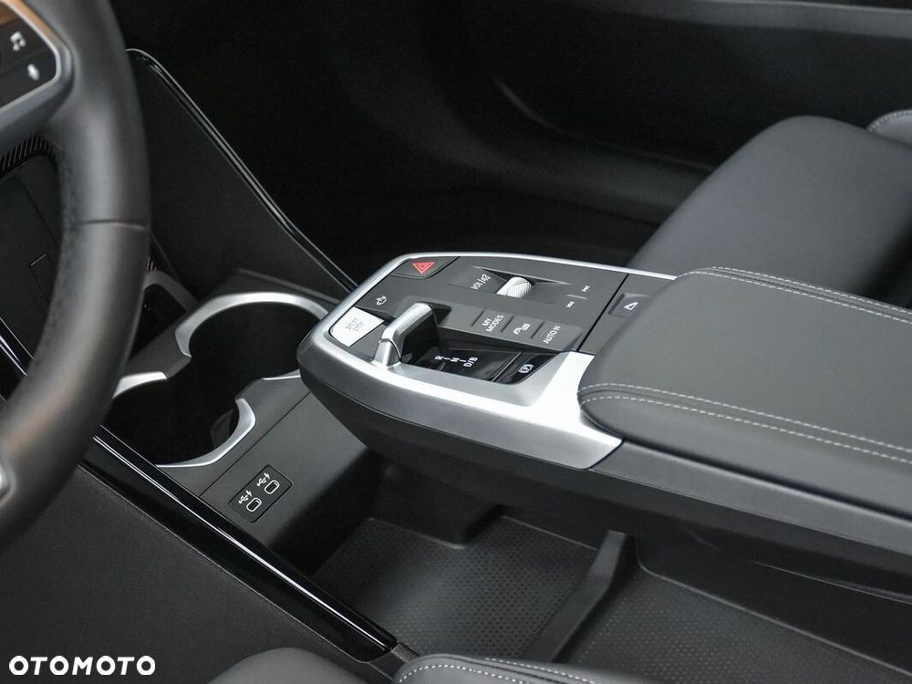 BMW iX2 eDrive20 66.5kWh M Sport Edition - 16