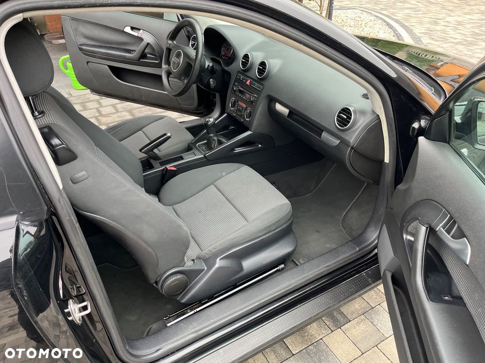 Audi A3 1.6 Ambiente - 23