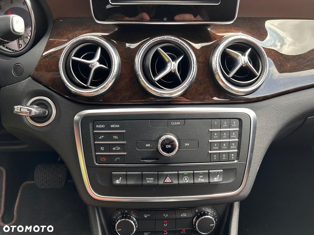 Mercedes-Benz CLA 200 7G-DCT - 22