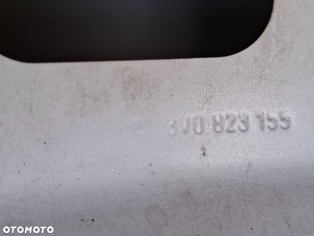 MASKA POKRYWA SILNIKA SKODA SUPERB III 3 3V0823155 - 6