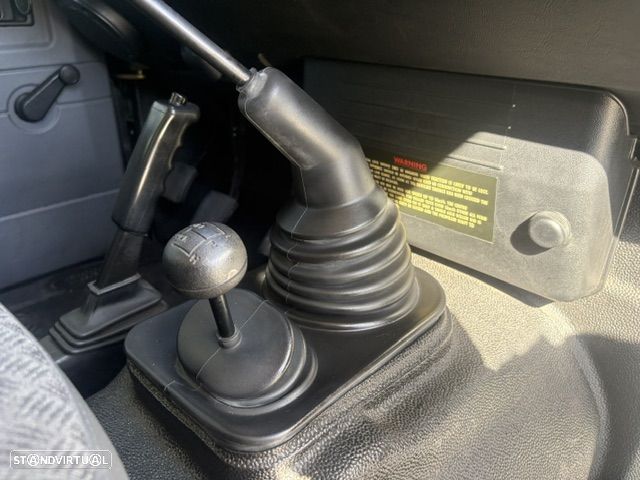 Land Rover Defender 90 2.5 TD5 Metal Top - 31