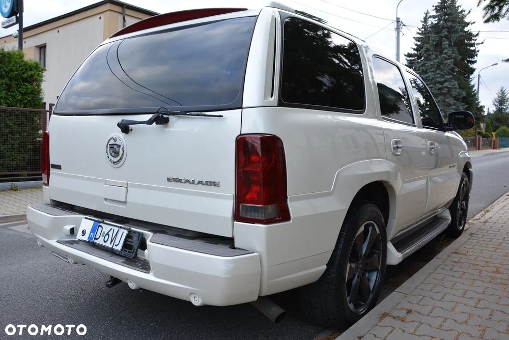 Cadillac Escalade - 4