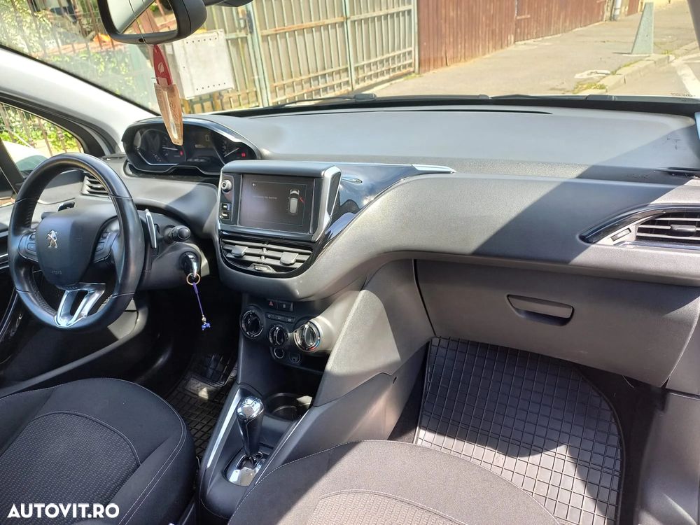 Peugeot 208 1.2 L PureTech ETG Active - 10