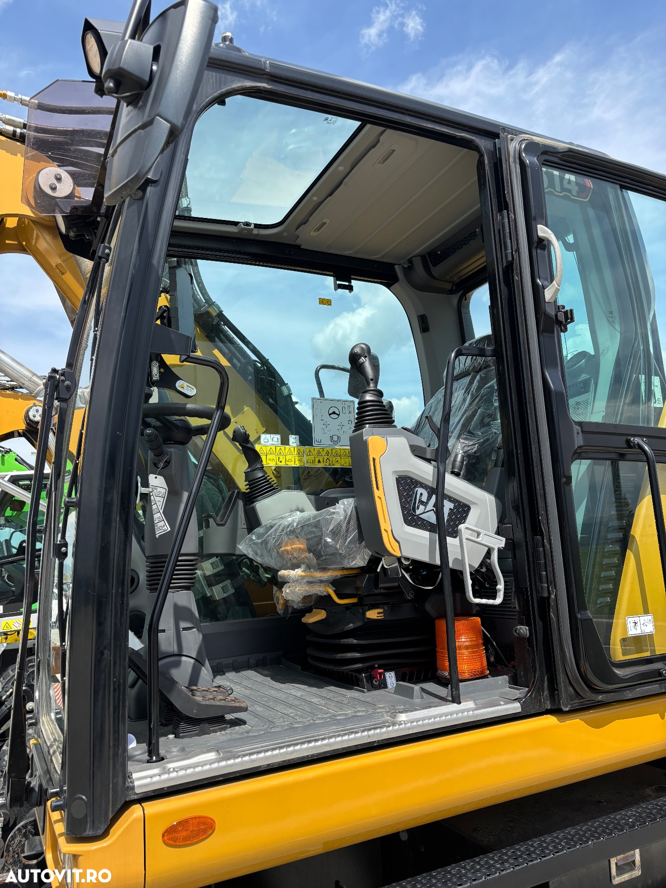 Cat M314, an 2023, utilaj nou/nefolosit, echipat cu sistem de ghidare 3D Trimble din fabrica - 7