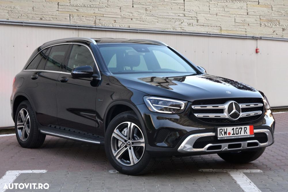 Mercedes-Benz GLC 300 e 4Matic 9G-TRONIC AMG Line - 3
