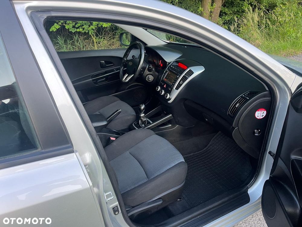 Kia Ceed 1.6 CVVT ISG Spirit - 9
