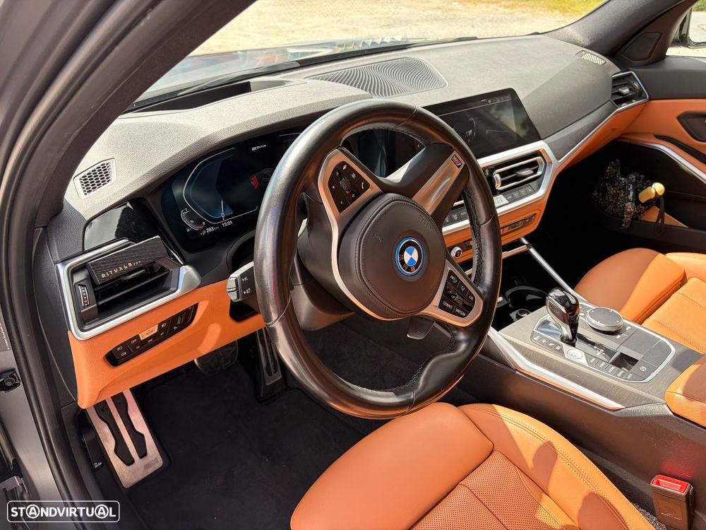 BMW 330 e Pack Desportivo M Auto - 13