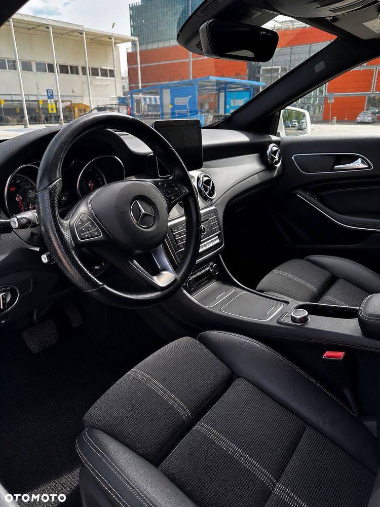 Mercedes-Benz GLA 200 7G-DCT - 11