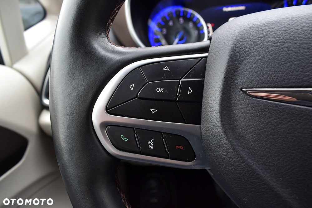 Chrysler Pacifica - 9
