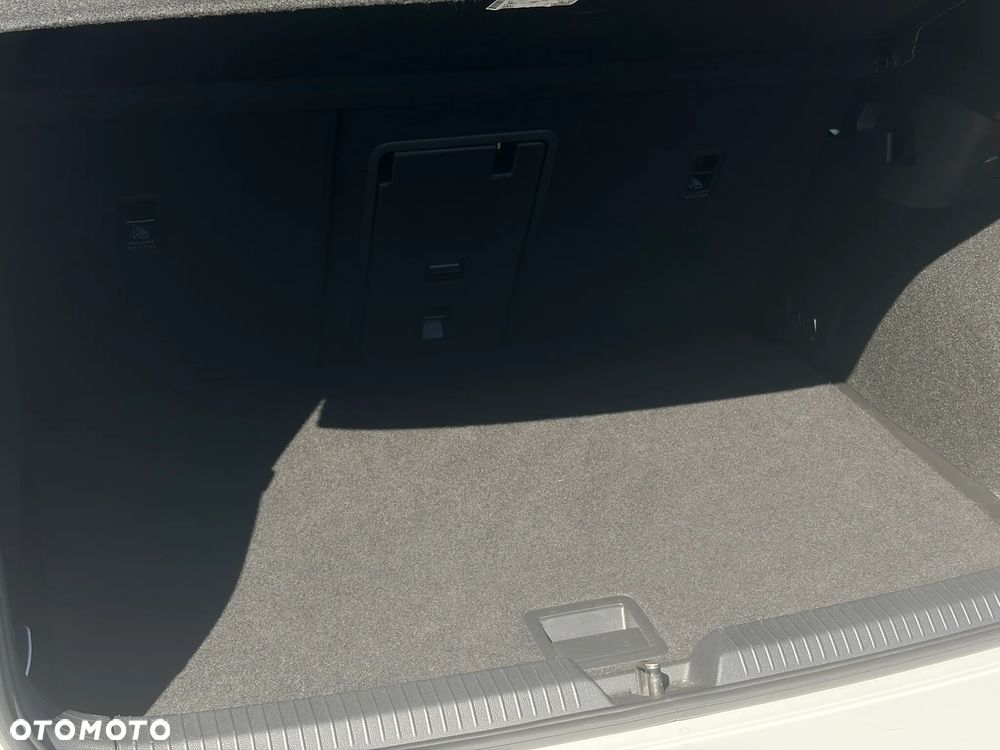 Volkswagen Golf 1.5 eTSI mHEV R-Line DSG - 14