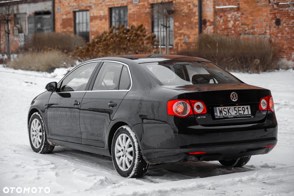 Volkswagen Jetta 1.6 TDI Highline - 14