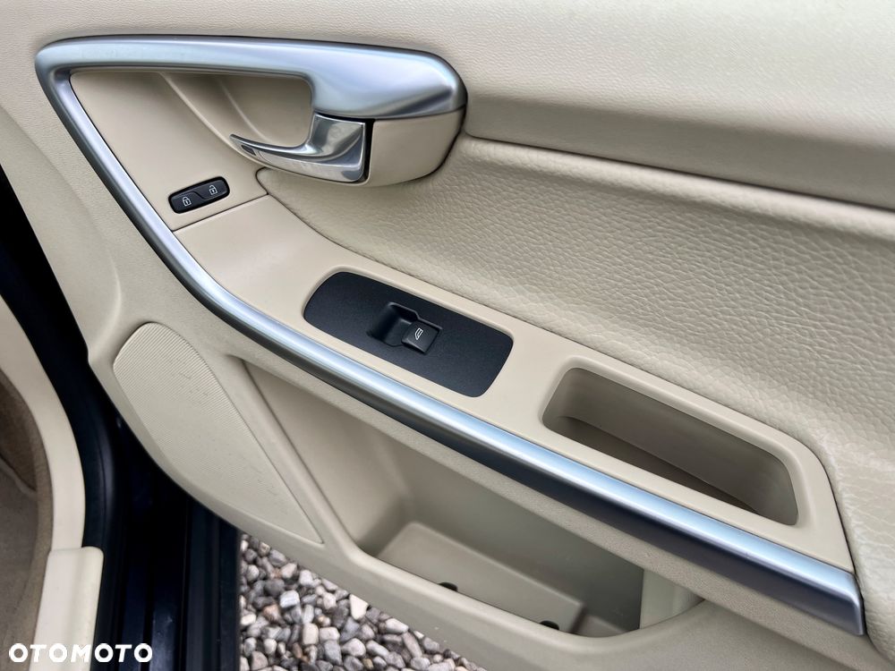 Volvo XC 60 2.4D Momentum - 23