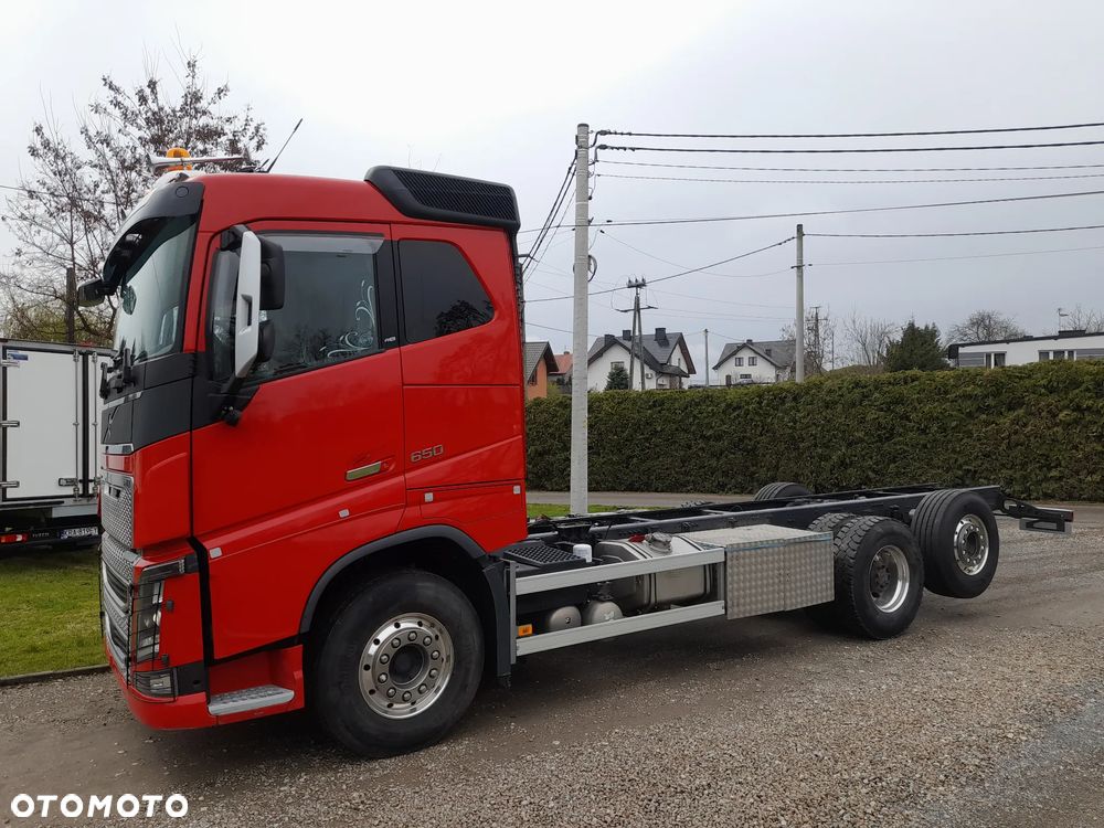 Volvo FH 16 650koni 6x2 OŚ SKRĘTNA PODNOSZONA // JEDYNY TAKI// RAMA DO ZABUDOWY// HDS dzwig żuraw do lasu drewna tarcicy // DO ŻYWCA// asenizacyjny// HOLOWNIK// FULL opcja ze SZWAJCARI - 6