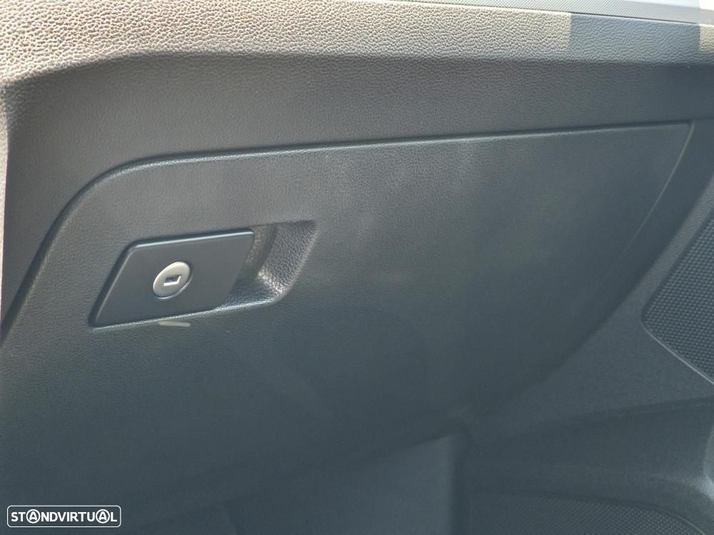 VW Passat 1.6 TDI BlueMotion - 25