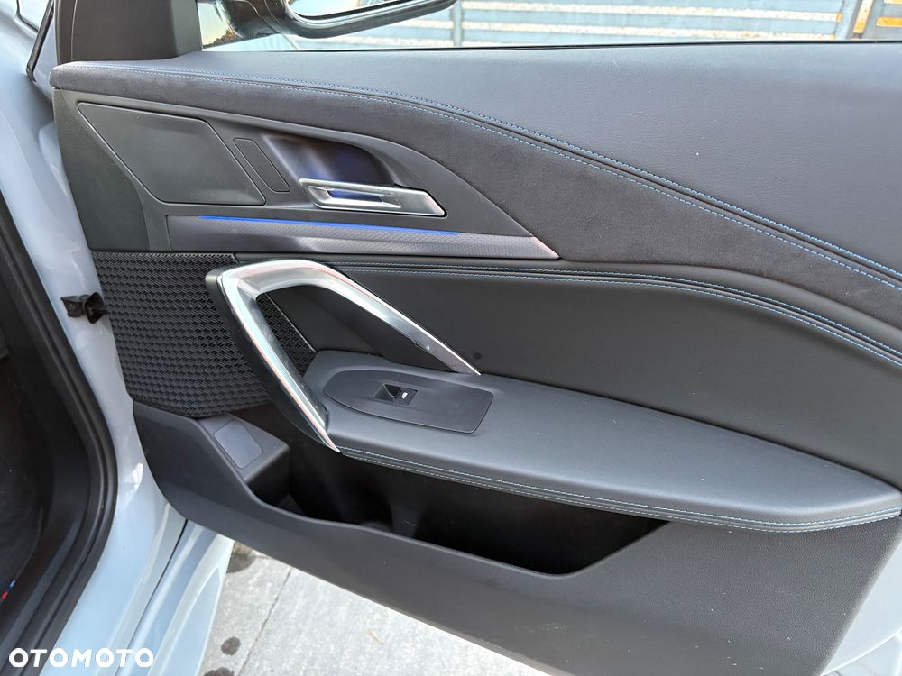 BMW iX2 xDrive30 66.5kWh M Sport Edition - 17