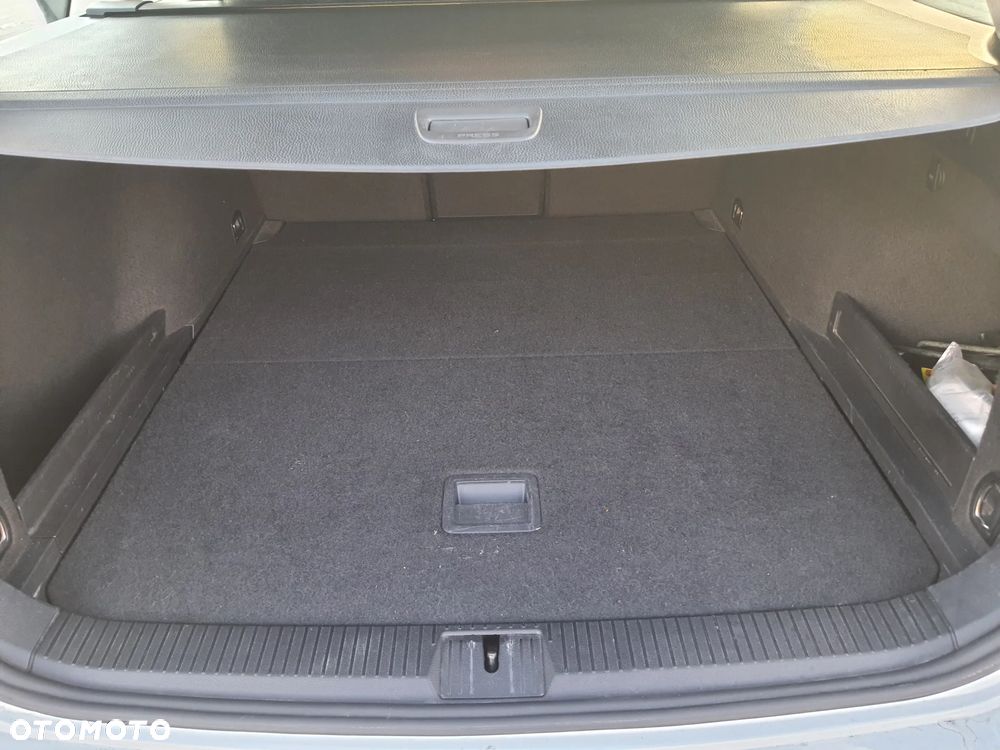 Volkswagen Passat 2.0 TDI SCR DSG Comfortline - 18